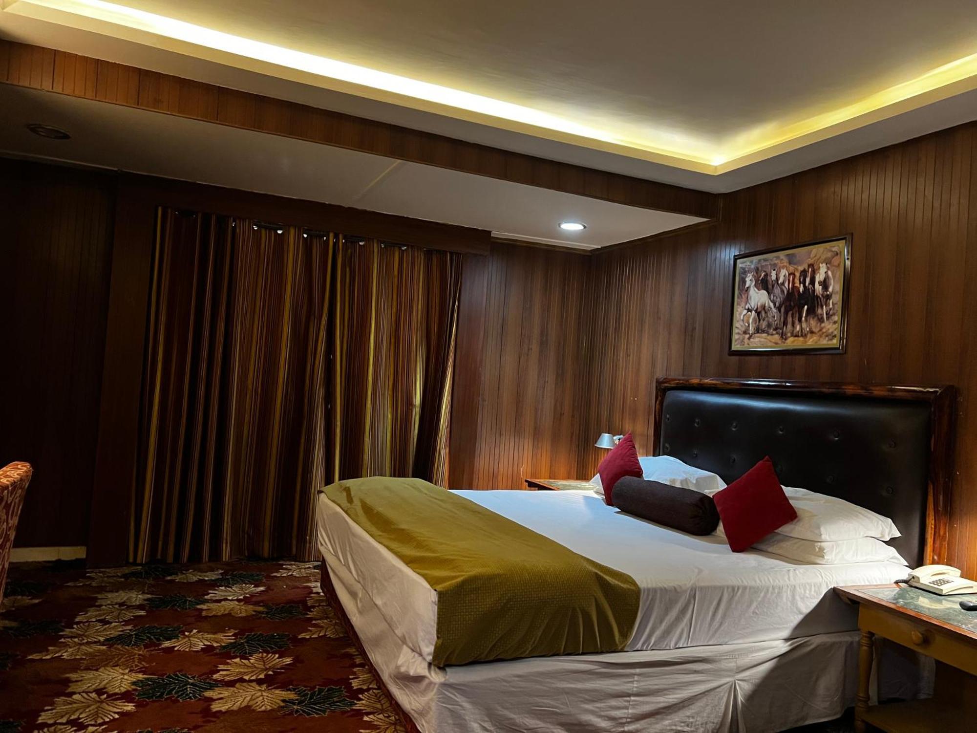 Hotel Galaxy Карачи Экстерьер фото